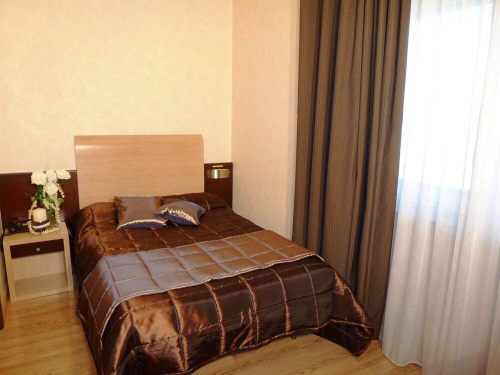 Eh Rome Airport Euro House Hotels Fiumicino Exteriör bild
