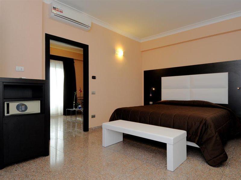 Eh Rome Airport Euro House Hotels Fiumicino Exteriör bild